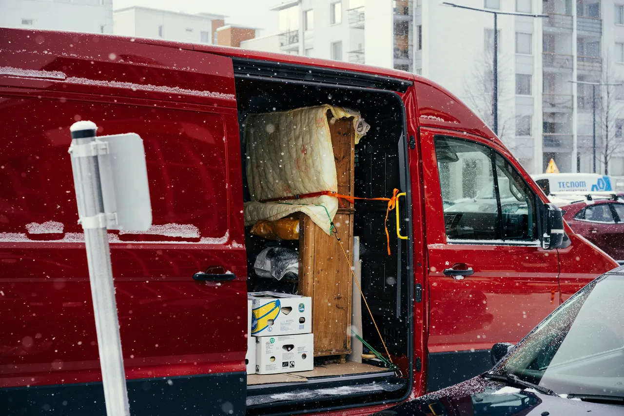 Räumung von Gewerbeflächen, Lagern und Werkstätten inklusive Entsorgung und Dokumentation.